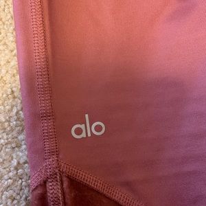 Alo size small rose wood luxe Sheila yoga pants